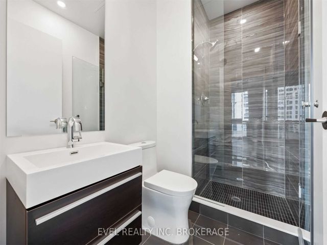 1210 - 39 Roehampton Ave