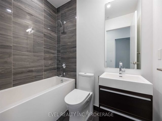 1210 - 39 Roehampton Ave