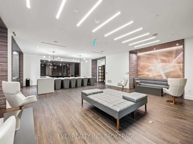 1210 - 39 Roehampton Ave