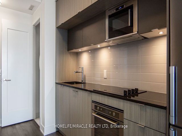 2905 - 575 Bloor St E