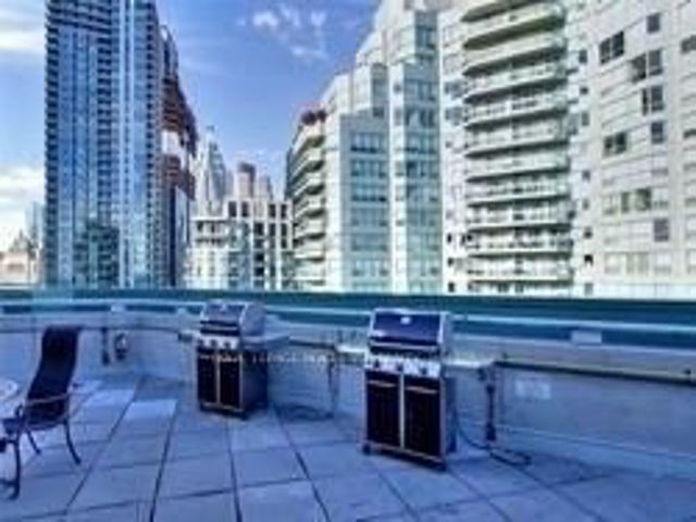 1009 - 10 Queens Quay W