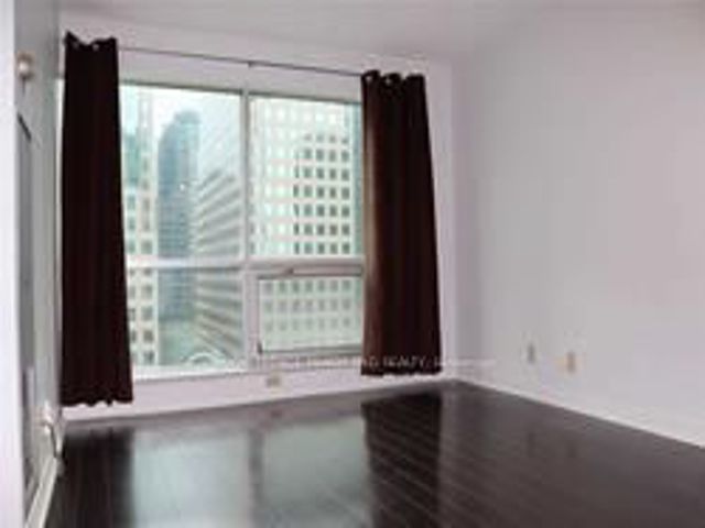 1009 - 10 Queens Quay W