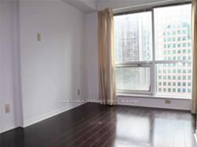 1009 - 10 Queens Quay W