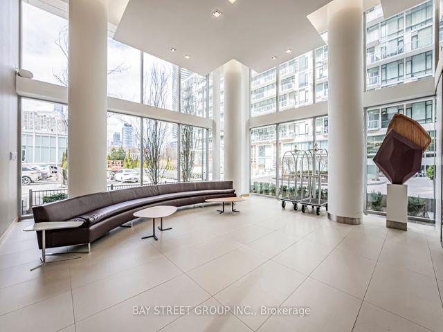 106 - 39 Queens Quay E