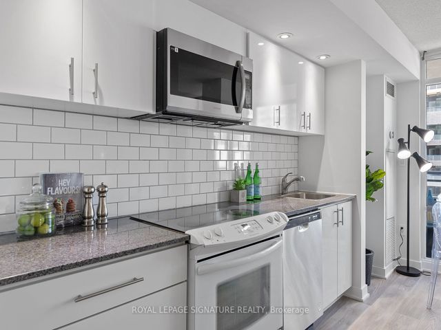 917 - 4K Spadina Ave