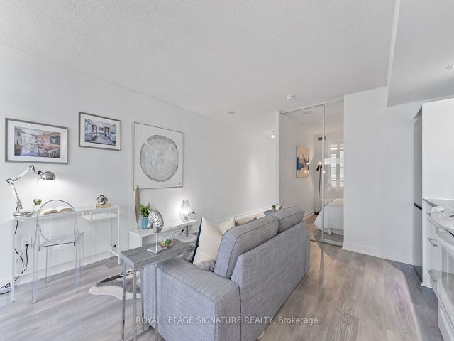 917 - 4K Spadina Ave