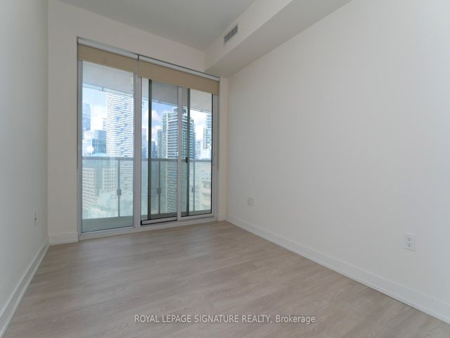 3305 - 15 Queens Quay E