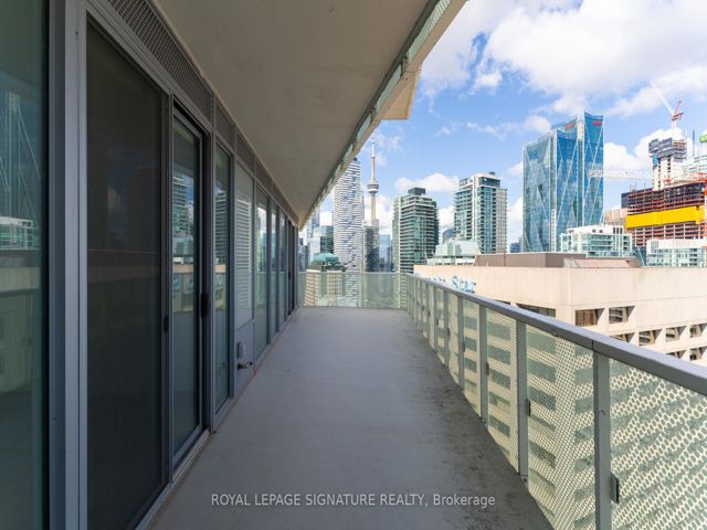 3305 - 15 Queens Quay E