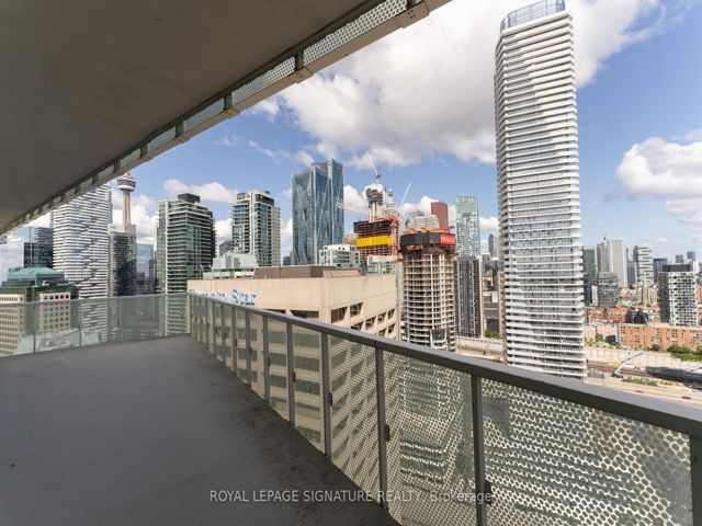 3305 - 15 Queens Quay E