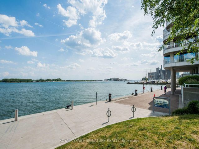 3305 - 15 Queens Quay E