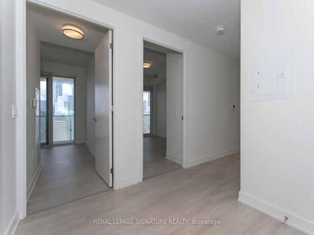 3305 - 15 Queens Quay E