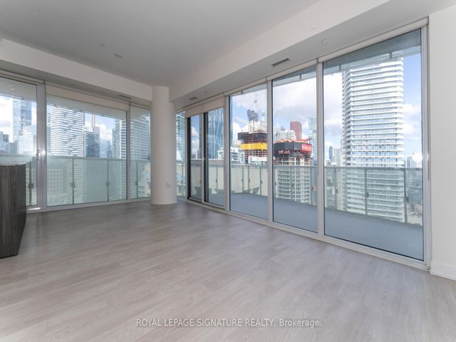 3305 - 15 Queens Quay E