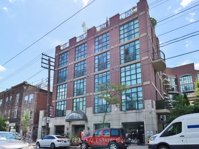 426 - 901 Queen St W