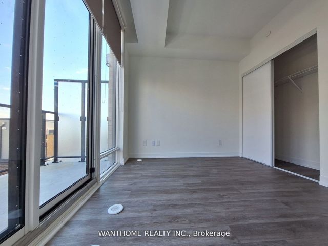 15 - 861 Sheppard Ave W