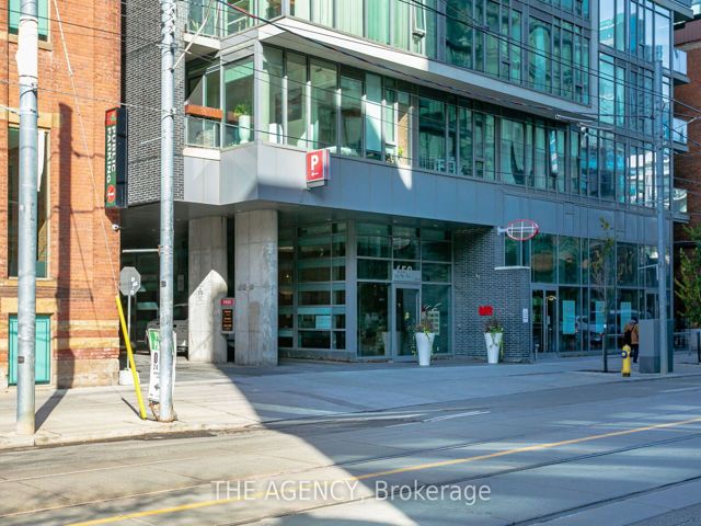 PH01 - 650 King St W