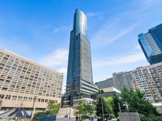 2403 - 386 Yonge St