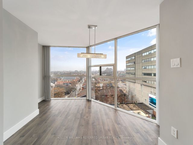 1111 - 725 King St W