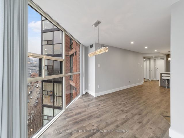 1111 - 725 King St W