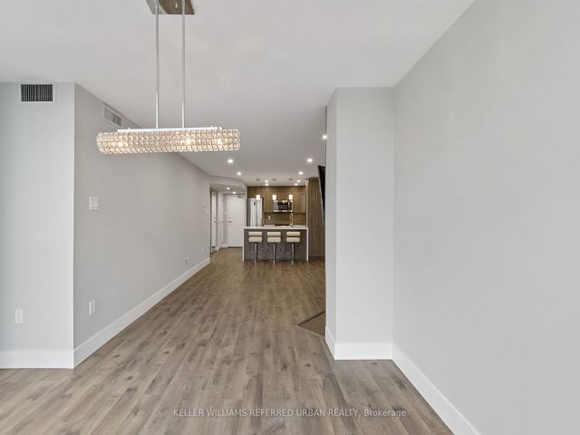 1111 - 725 King St W