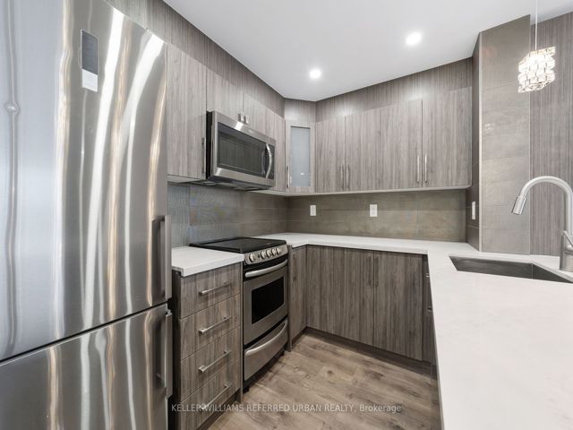 1111 - 725 King St W