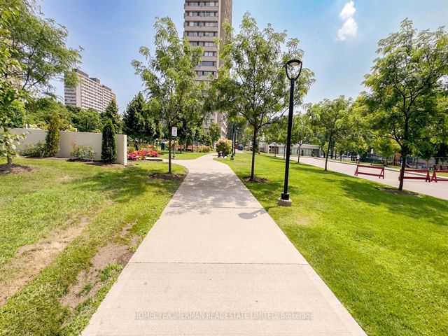 1401 - 735 Don Mills Rd