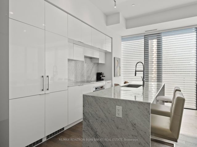 PH 02 - 185 Roehampton Ave