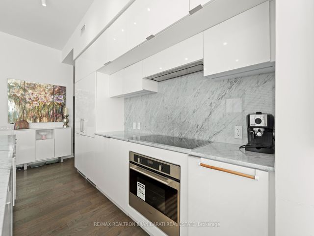 PH 02 - 185 Roehampton Ave