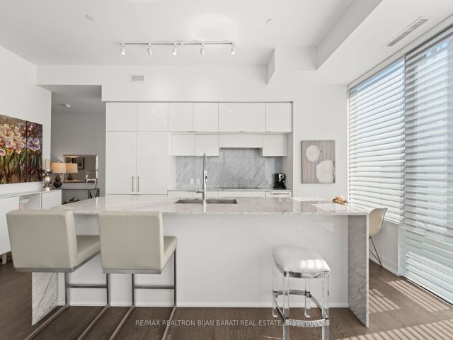 PH 02 - 185 Roehampton Ave