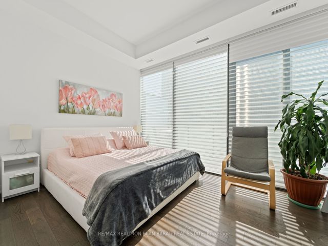 PH 02 - 185 Roehampton Ave