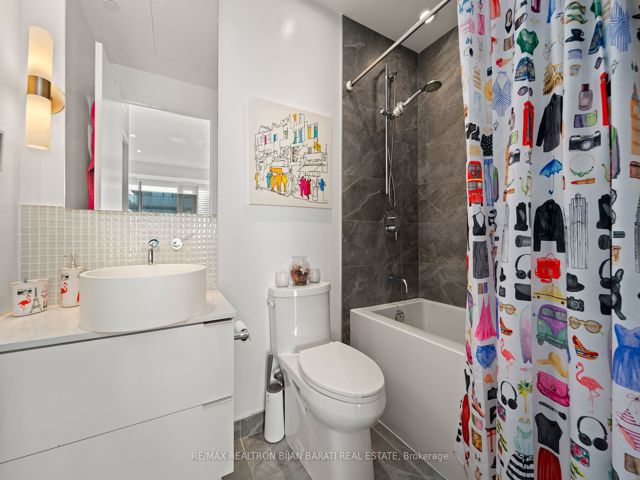 PH 02 - 185 Roehampton Ave