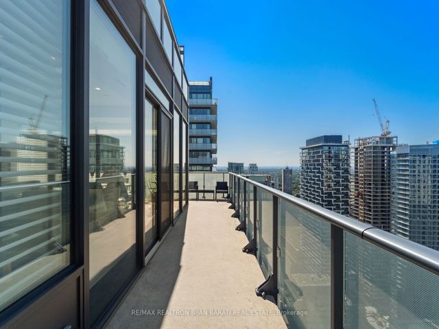 PH 02 - 185 Roehampton Ave