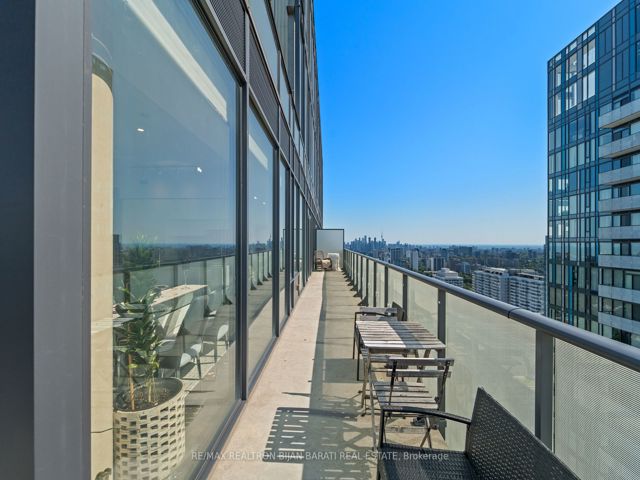 PH 02 - 185 Roehampton Ave