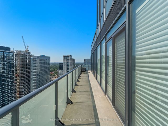 PH 02 - 185 Roehampton Ave