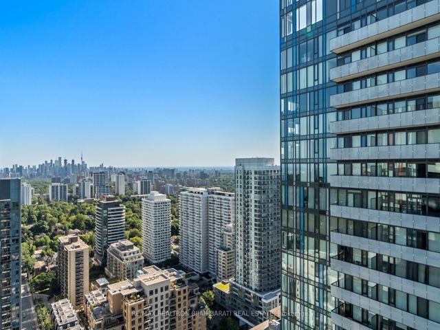 PH 02 - 185 Roehampton Ave