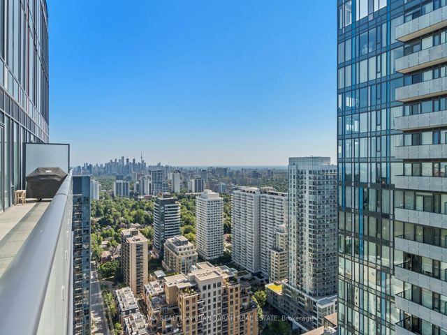 PH 02 - 185 Roehampton Ave