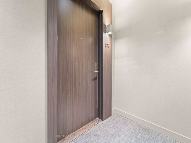 PH 02 - 185 Roehampton Ave