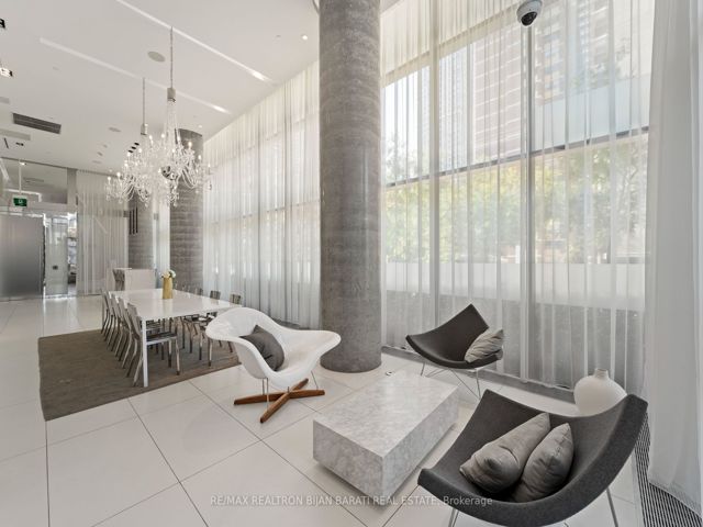 PH 02 - 185 Roehampton Ave