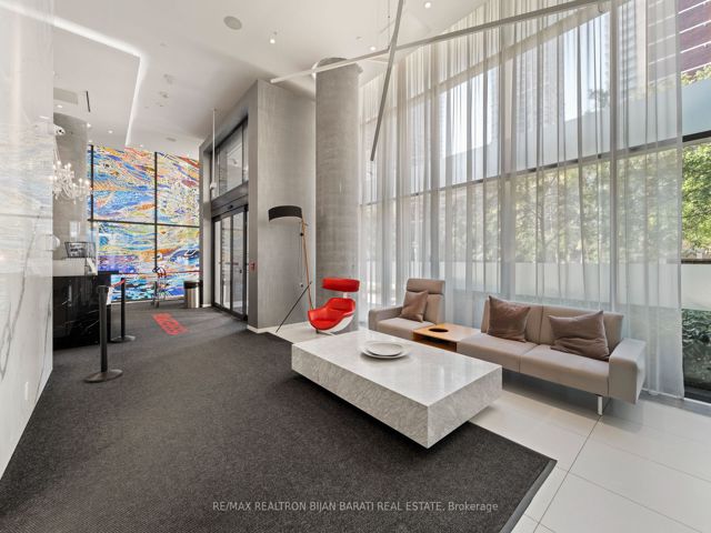 PH 02 - 185 Roehampton Ave