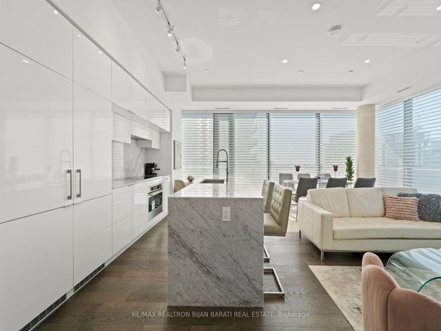 PH 02 - 185 Roehampton Ave