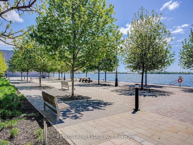 101 - 39 Queens Quay E