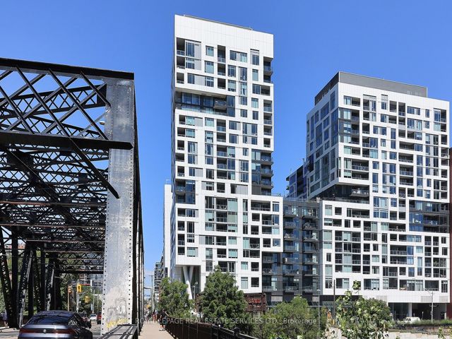 1901W - 27 Bathurst St