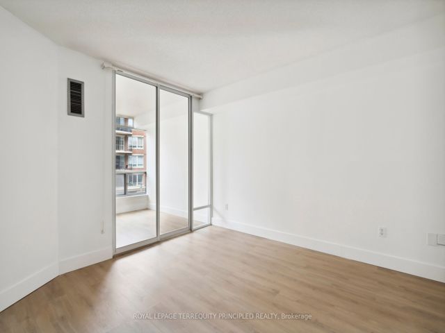 418 - 942 Yonge St