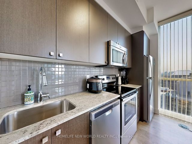 2002 - 88 Sheppard Ave E