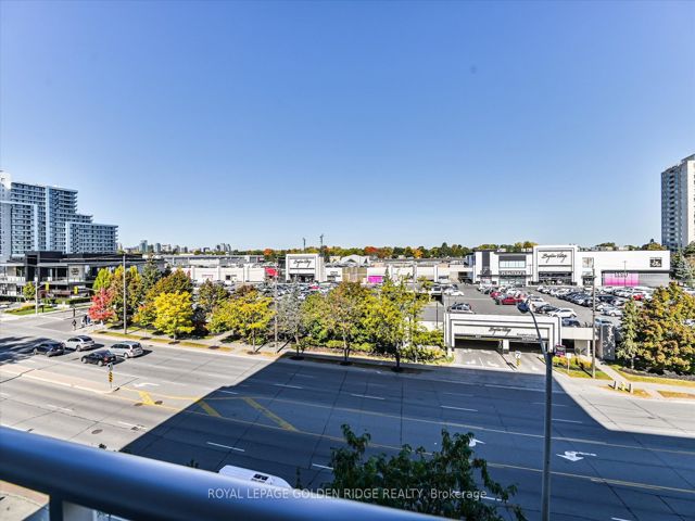 521 - 591 Sheppard Ave E