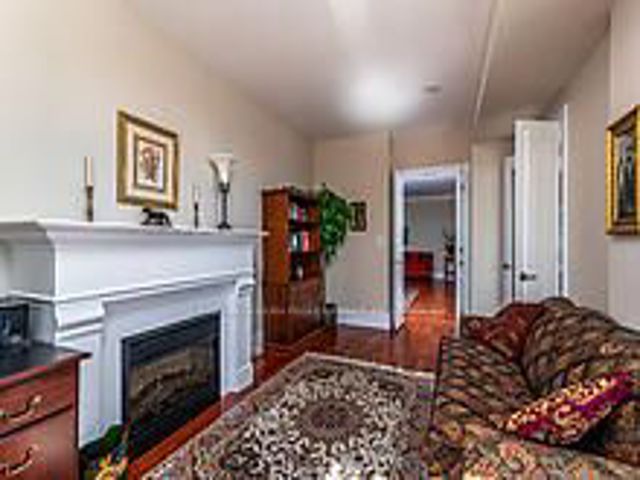 1602C - 662 Sheppard Ave E