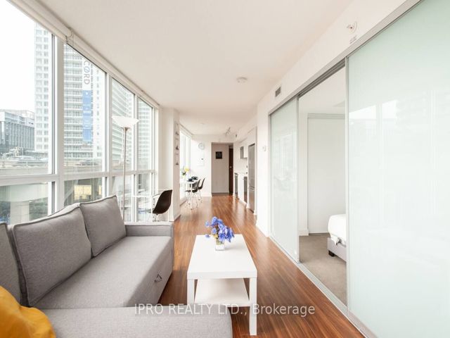 307 - 75 Queens Wharf Rd