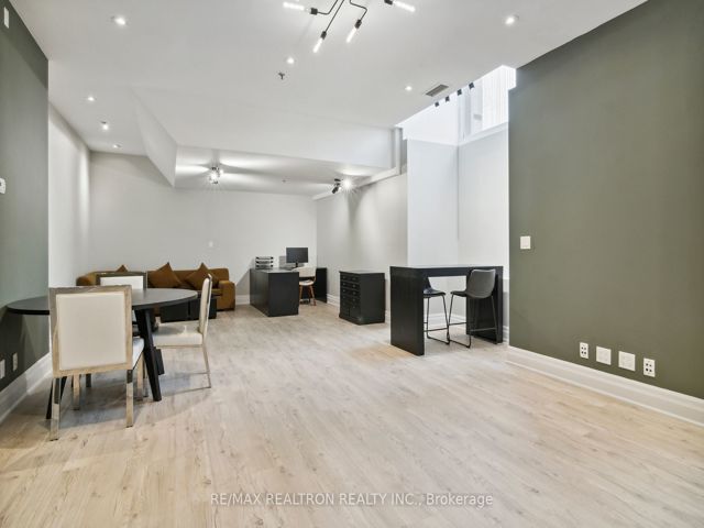 L06 - 73 Richmond St W