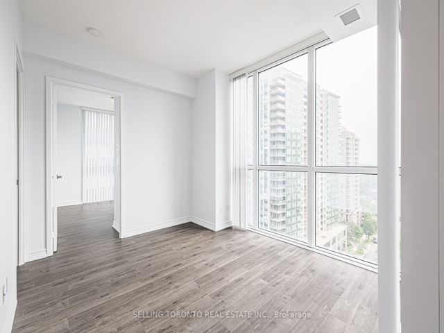 1005 - 5180 Yonge St