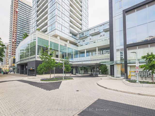 1005 - 5180 Yonge St