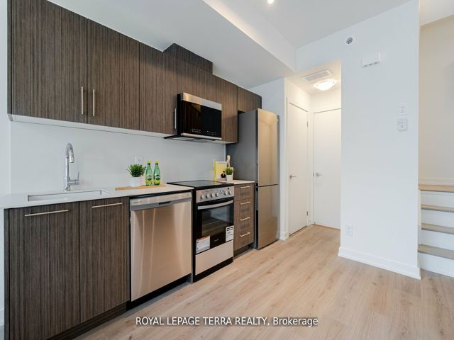 66 - 861 Sheppard Ave W